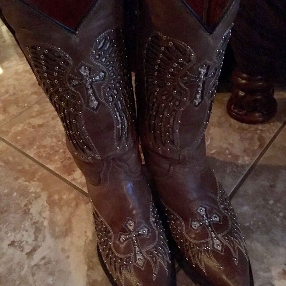 Innovation authentic leather boots made in Mexico.